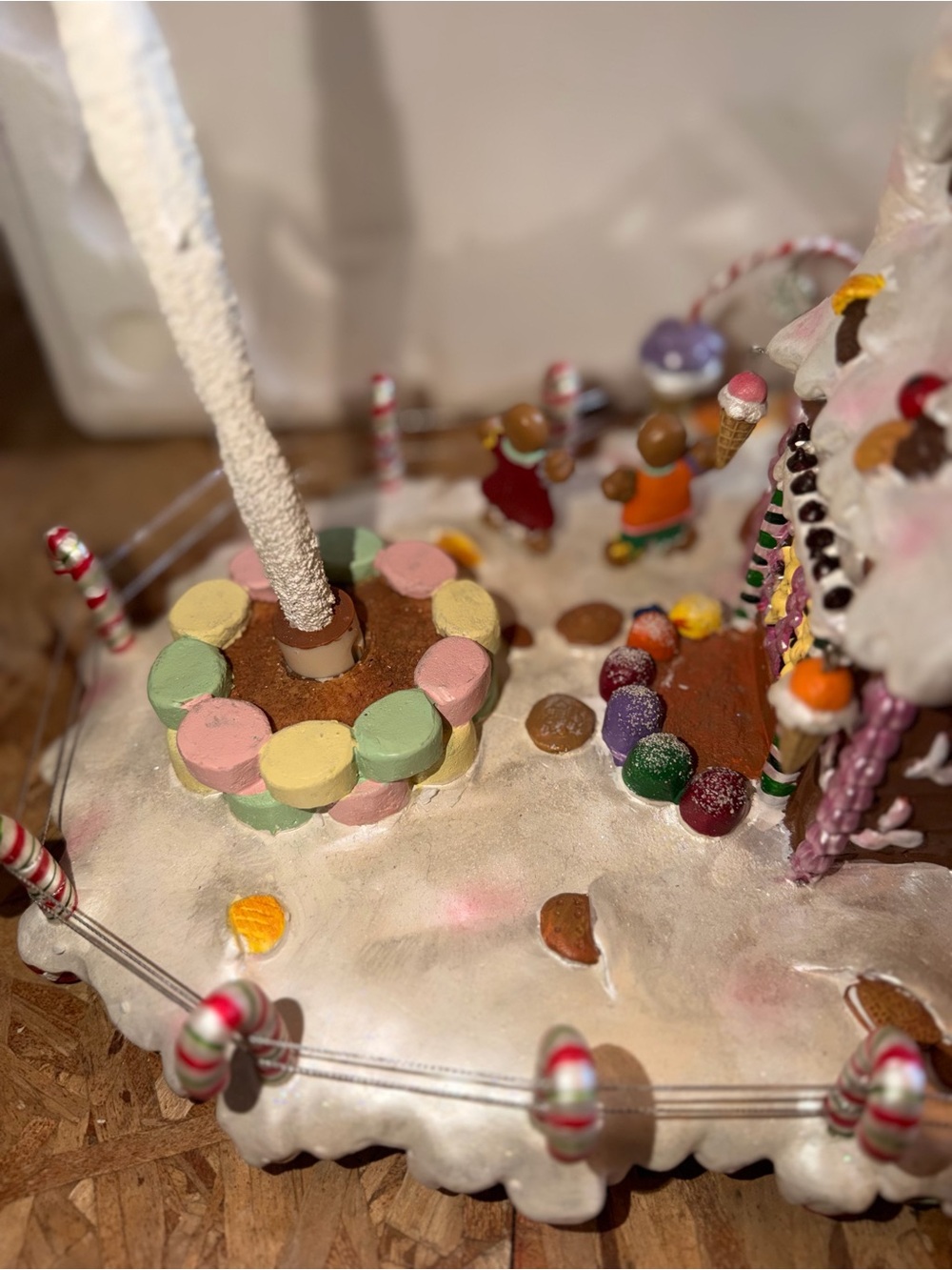 Costco Pastel GINGERBREAD HOUSE W/ CANDY ORNAMENTS TREE Lighted Christmas Decor - Picture 8 of 14